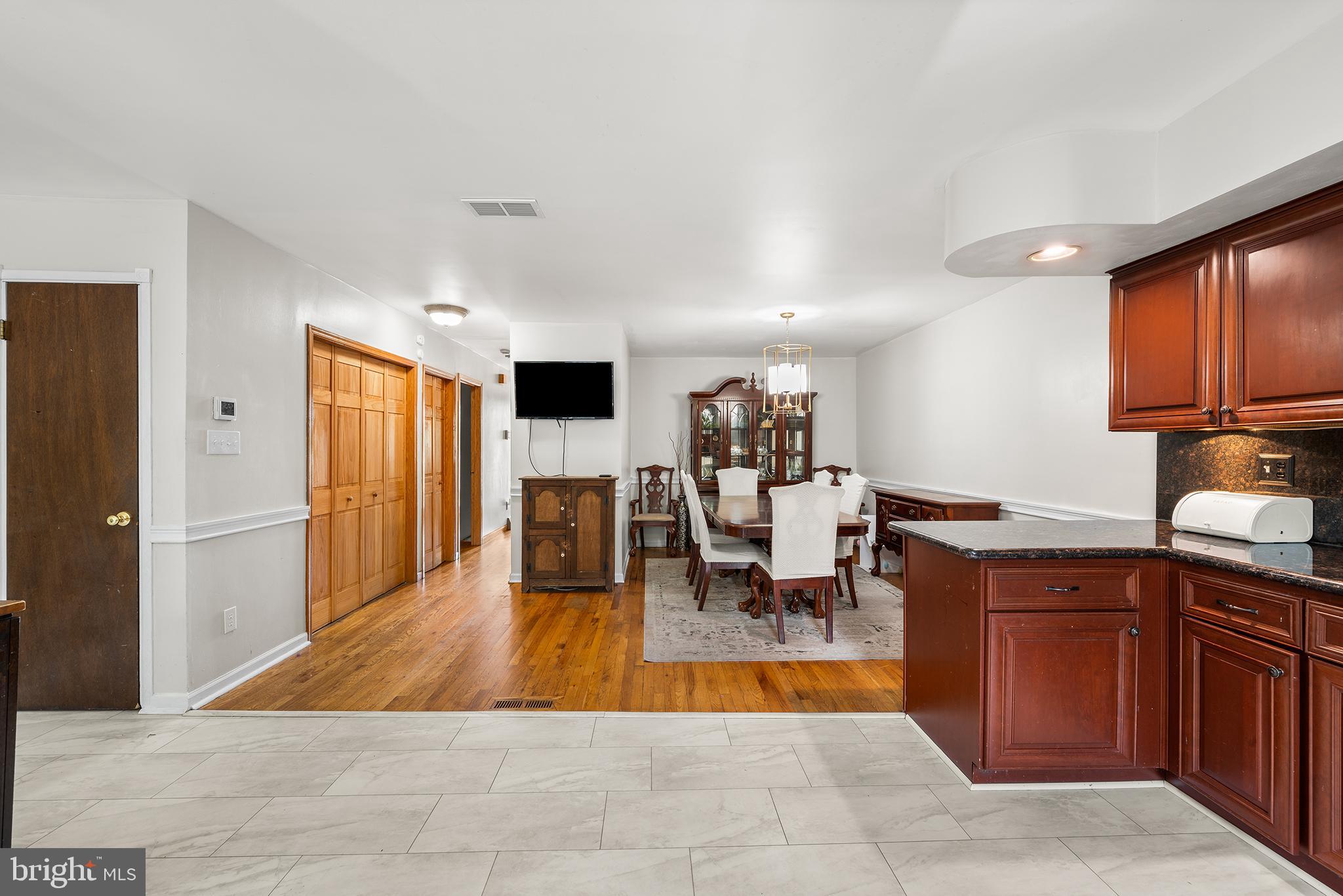 607 St Anthony Lane Upper Darby, PA 19082 - Photo 14 of 31