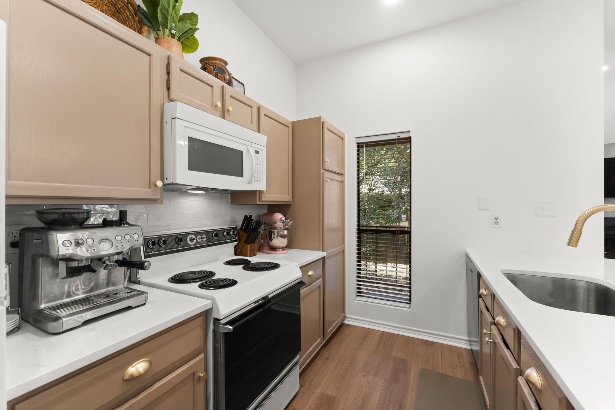 3500 Tangle Brush Drive, Unit 178 Spring, TX 77381 - Photo 24 of 42 a kitchen with a stove and a microwave