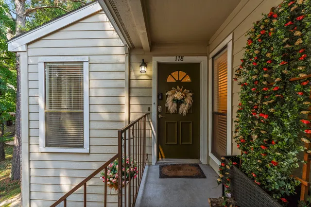 a view of a house with porch