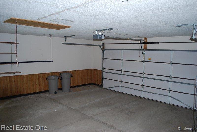 25360 Rutledge Crossing Farmington, MI 48335 - Photo 18 of 25 2-1/2 Car Attached
