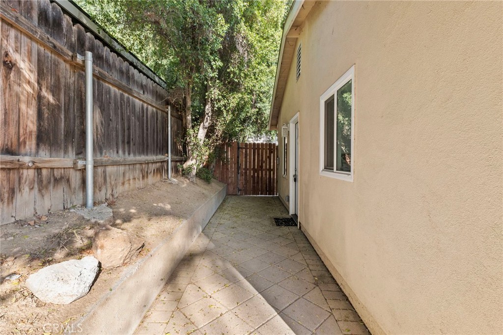3058 Flanders Road Riverside, CA 92507 - Photo 3 of 50