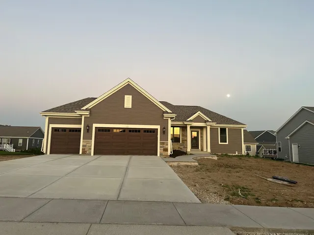 $604,900 | 674 Mary Way, Slinger, WI 53086