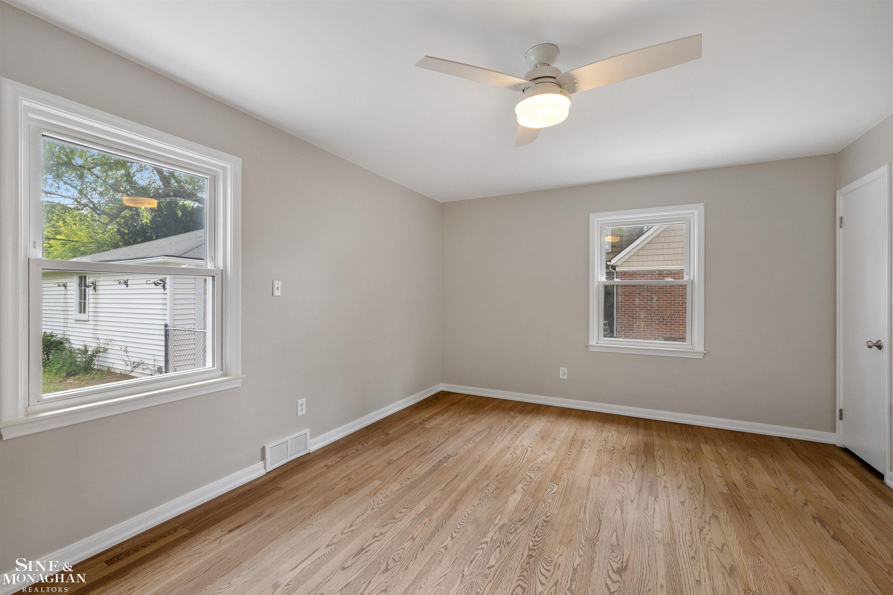 581 Hampton Road Grosse Pointe Woods, MI 48236 - Photo 22 of 60