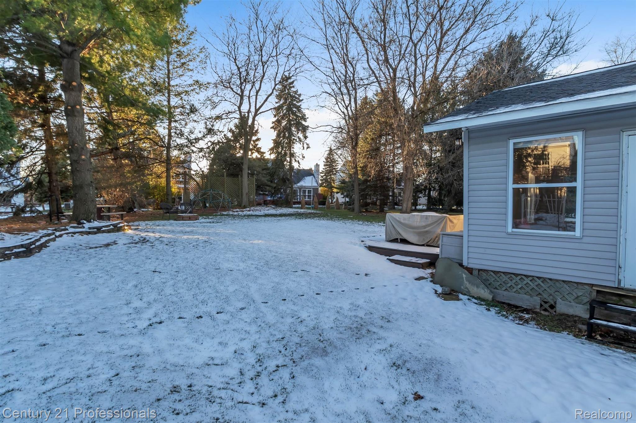 462 Whitney Drive Rochester, MI 48307 - Photo 47 of 49 51-462 Whitney Dr-WindowStill-Real-.jpg
