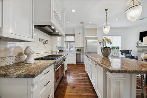 $1,695,000 | 1819 Banks Street, Houston, TX 77098