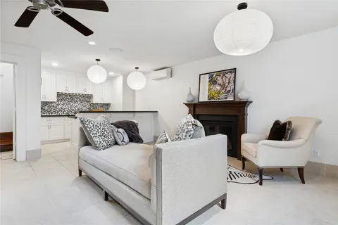 $1,695,000 | 1819 Banks Street, Houston, TX 77098