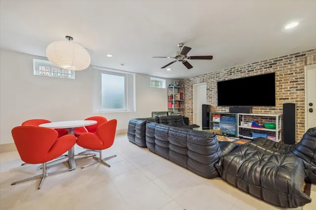 $1,695,000 | 1819 Banks Street, Houston, TX 77098