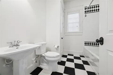 $1,695,000 | 1819 Banks Street, Houston, TX 77098