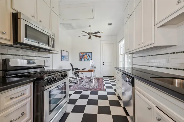 $1,695,000 | 1819 Banks Street, Houston, TX 77098