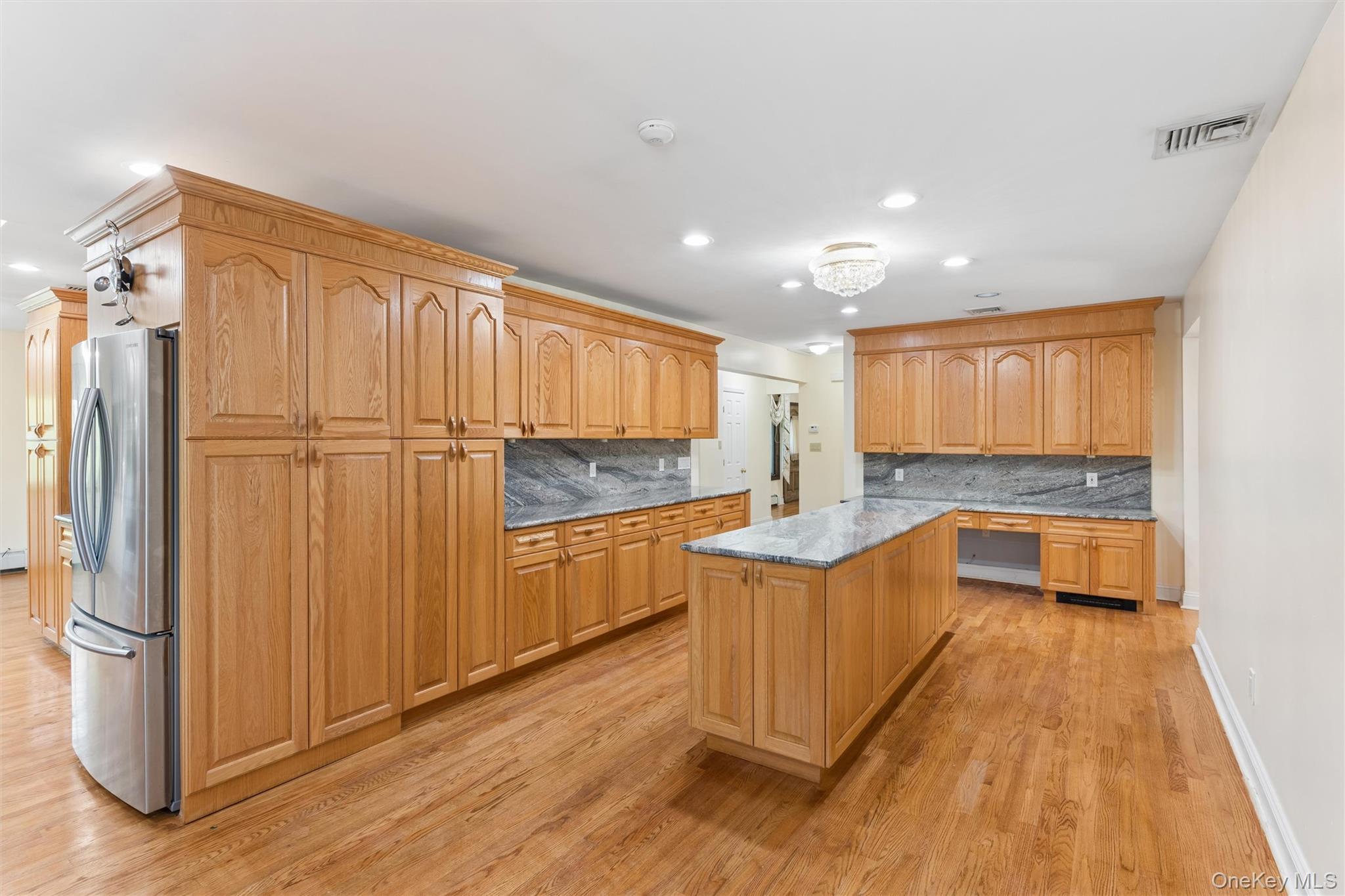 72 Lake End Road Merrick, NY 11566 - Photo 13 of 43