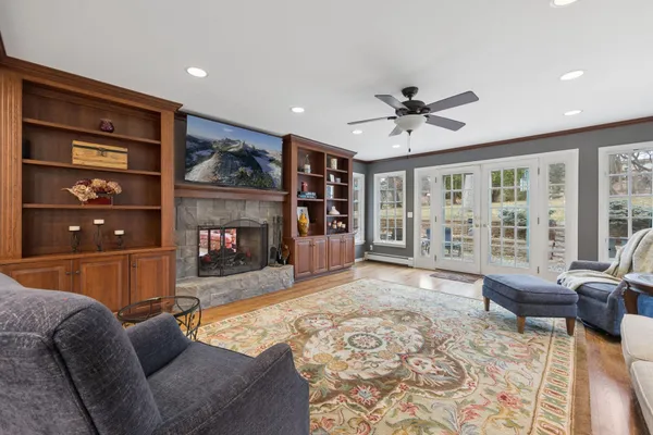 $1,899,900 | 6716 West Shore Drive, Edina, MN 55435