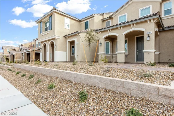 $2,100 | 2764 V. Napoli, Henderson, NV 89044