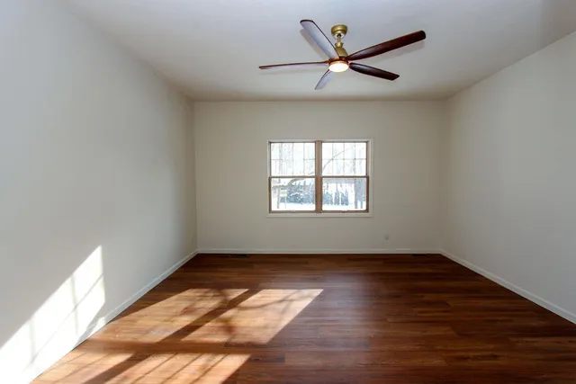 a view of utility room