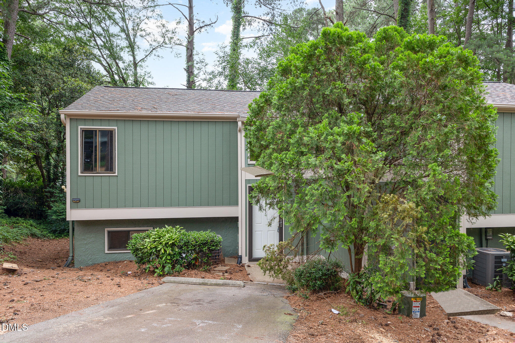 701 Godwin Court Raleigh, NC 27606 - Photo 3 of 16