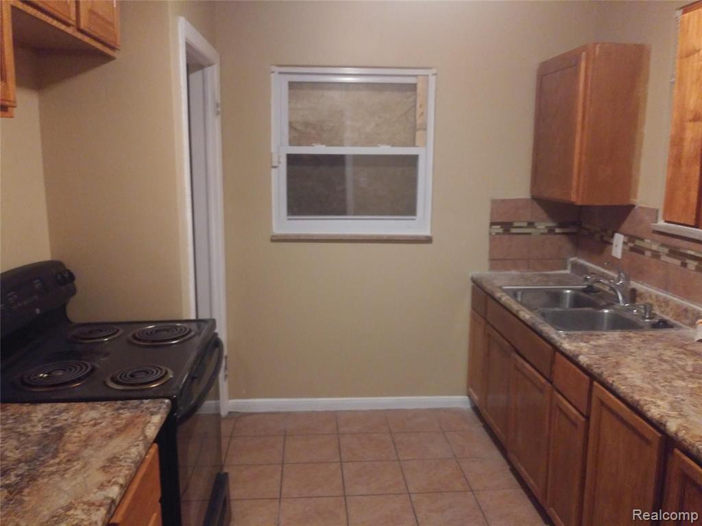 15819 Steel Street Detroit, MI 48227 - Photo 9 of 44
