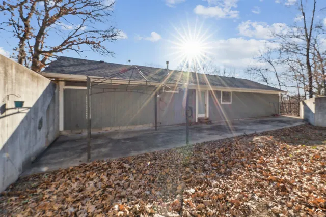 $350,000 | 1168 Kingman Road, Pomona, KS 66076