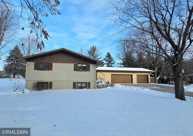 $355,900 | 400 Edgewood Drive, Glencoe, MN 55336