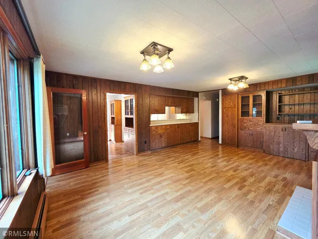 $355,900 | 400 Edgewood Drive, Glencoe, MN 55336