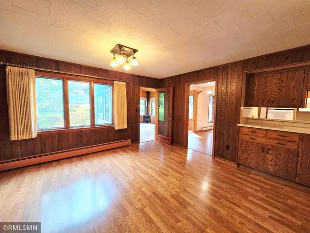 $355,900 | 400 Edgewood Drive, Glencoe, MN 55336