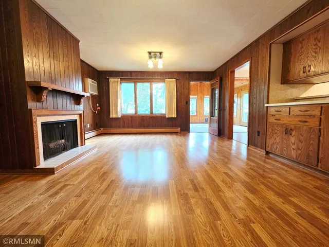 $355,900 | 400 Edgewood Drive, Glencoe, MN 55336