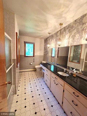 $355,900 | 400 Edgewood Drive, Glencoe, MN 55336