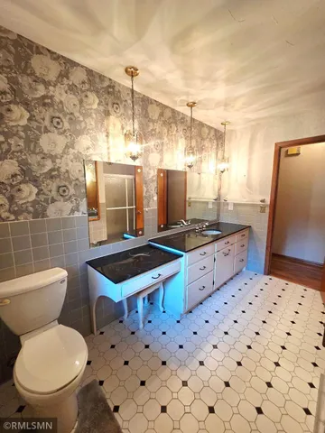 $355,900 | 400 Edgewood Drive, Glencoe, MN 55336