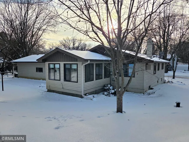 $355,900 | 400 Edgewood Drive, Glencoe, MN 55336