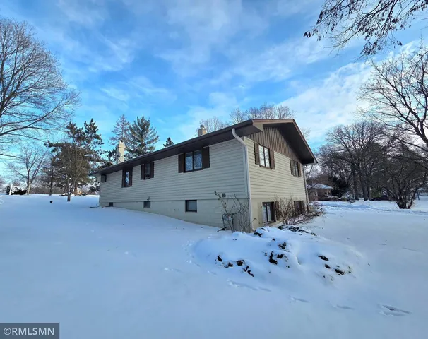 $355,900 | 400 Edgewood Drive, Glencoe, MN 55336