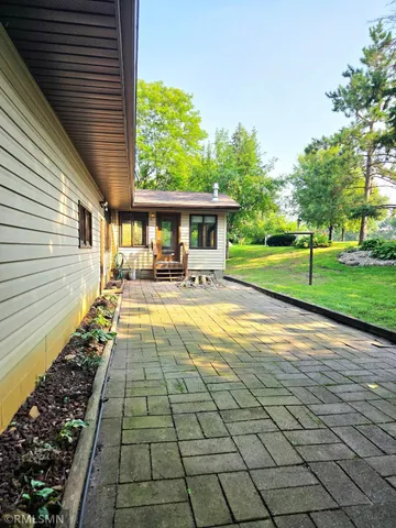 $355,900 | 400 Edgewood Drive, Glencoe, MN 55336