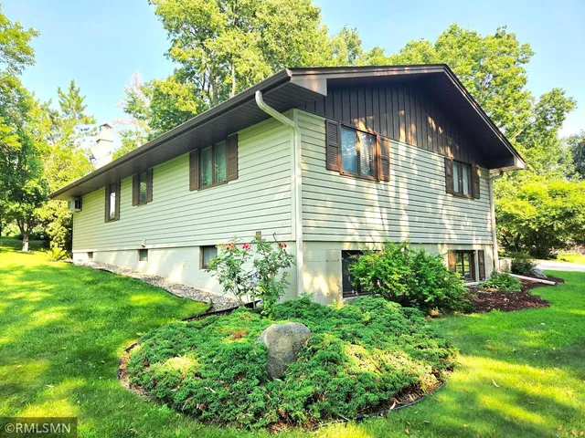 $355,900 | 400 Edgewood Drive, Glencoe, MN 55336
