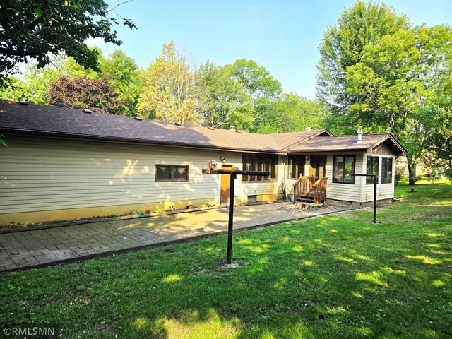 $355,900 | 400 Edgewood Drive, Glencoe, MN 55336