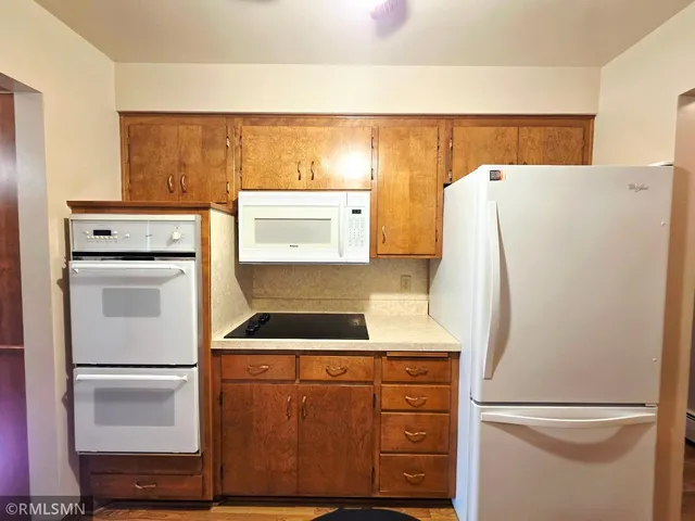 $355,900 | 400 Edgewood Drive, Glencoe, MN 55336