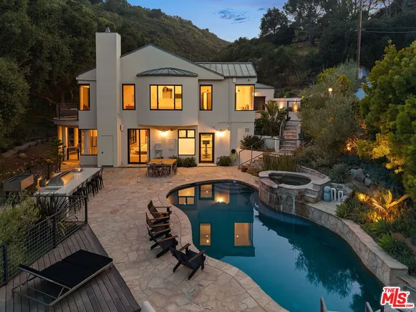 $5,395,000 | 28222 Via Acero, Malibu, CA 90265