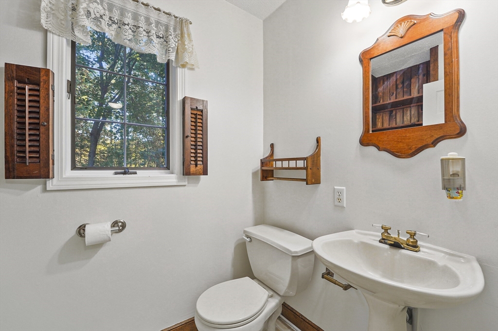 11 Fox Run Townsend, MA 01474 - Photo 15 of 39 Gallery Image 15