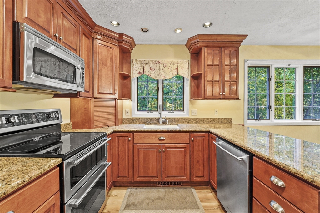 11 Fox Run Townsend, MA 01474 - Photo 8 of 39 Gallery Image 8
