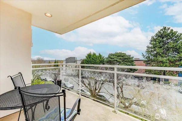 $799,950 | 1527 California Avenue Southwest, Unit 301, Seattle, WA 98116