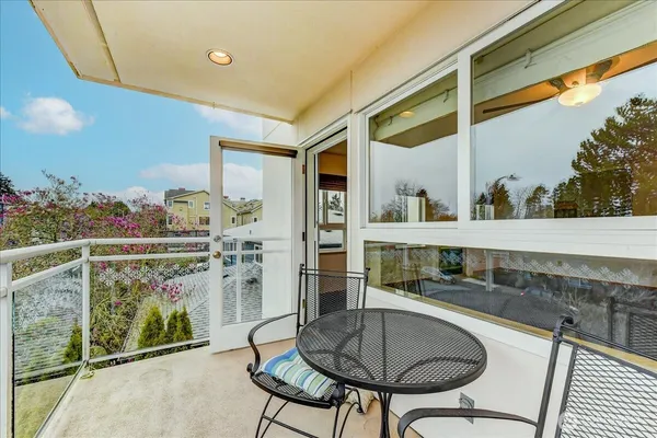 $799,950 | 1527 California Avenue Southwest, Unit 301, Seattle, WA 98116