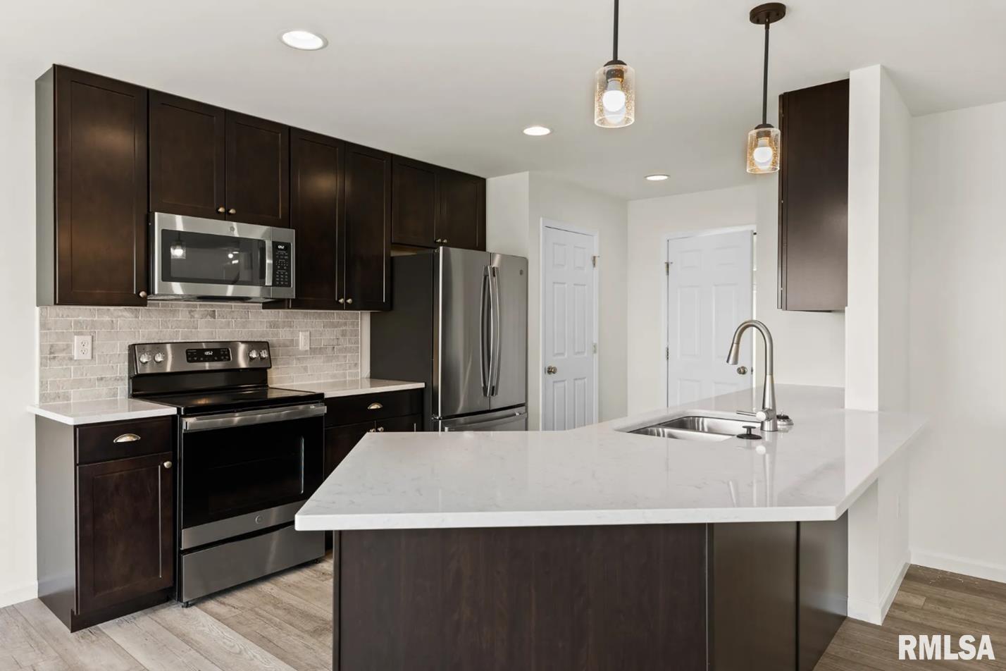 709 Williams Way Carbon Cliff, IL 61239 - Photo 4 of 7