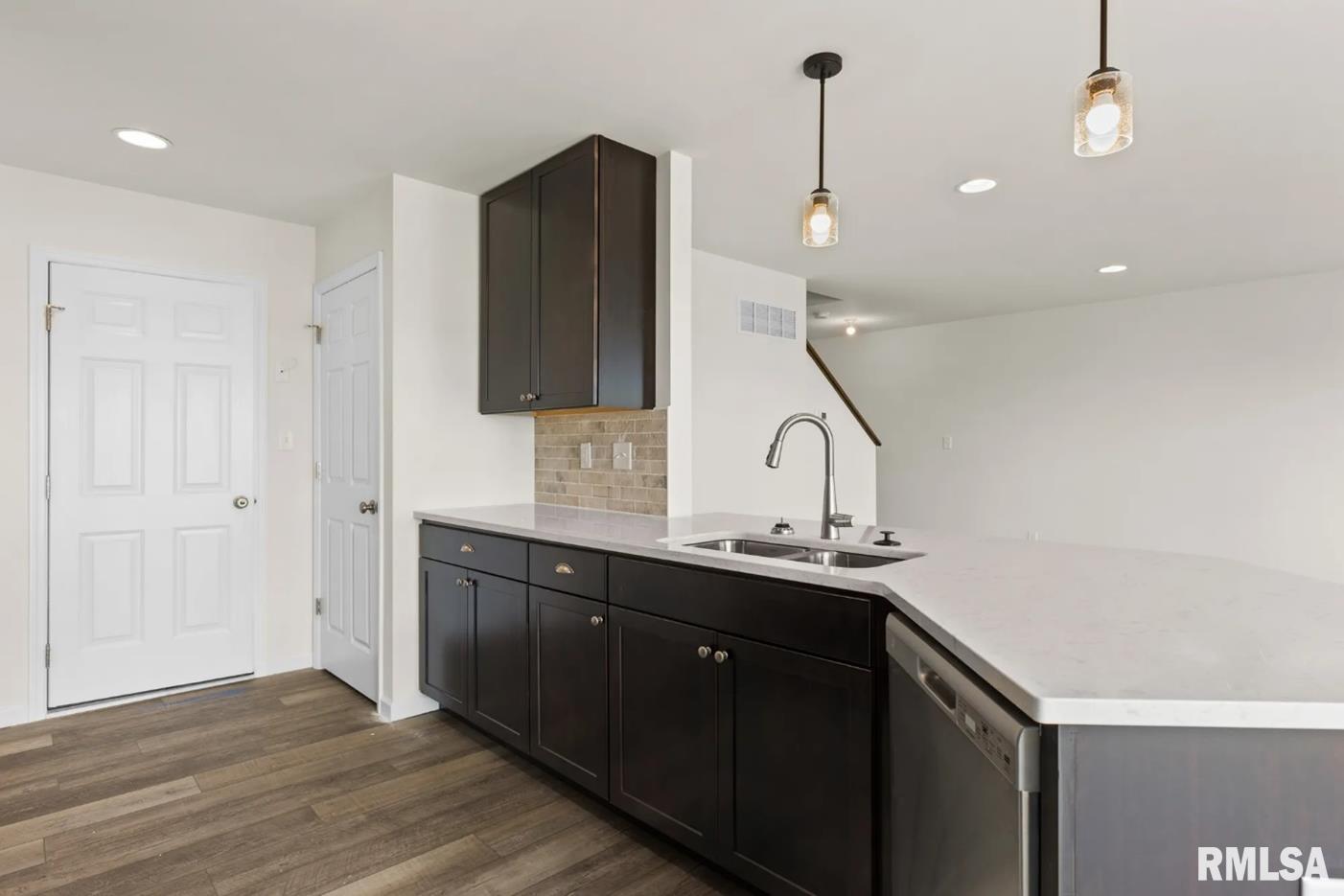 709 Williams Way Carbon Cliff, IL 61239 - Photo 5 of 7