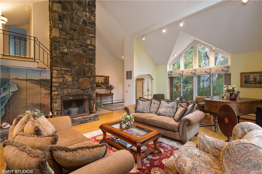19 Shore Road Westerly, RI 02891 - Photo 13 of 21