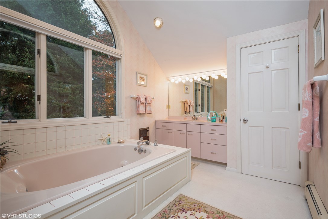19 Shore Road Westerly, RI 02891 - Photo 16 of 21