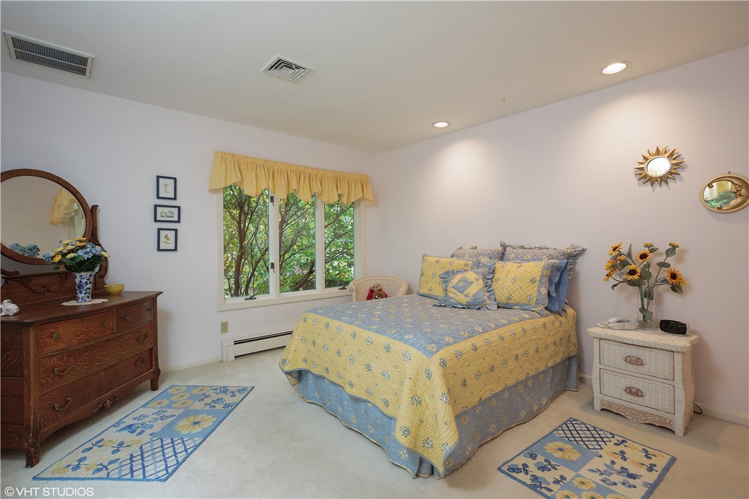 19 Shore Road Westerly, RI 02891 - Photo 18 of 21
