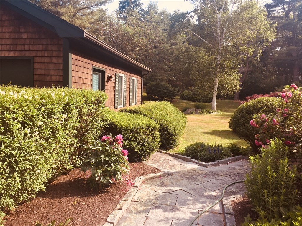 19 Shore Road Westerly, RI 02891 - Photo 2 of 21