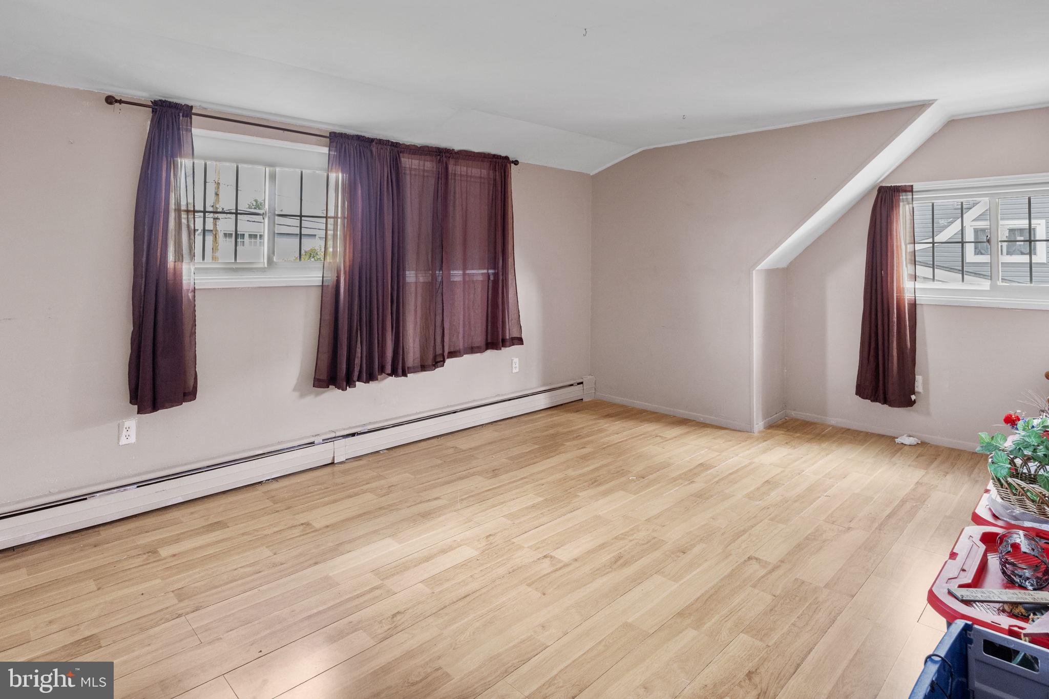 35 Hydrangea Road Levittown, PA 19056 - Photo 19 of 32 Gallery Image 19