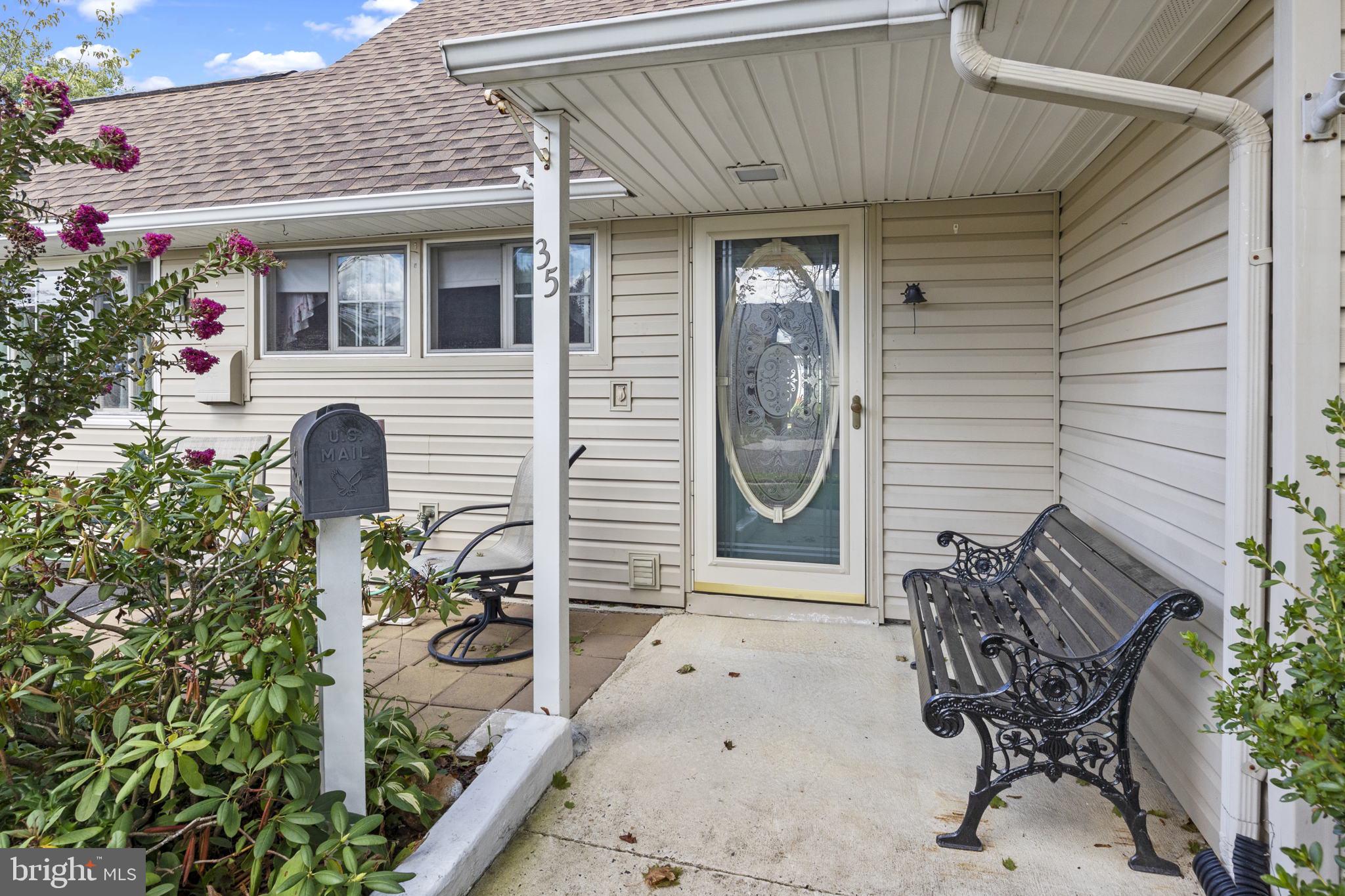 35 Hydrangea Road Levittown, PA 19056 - Photo 3 of 32 Gallery Image 3