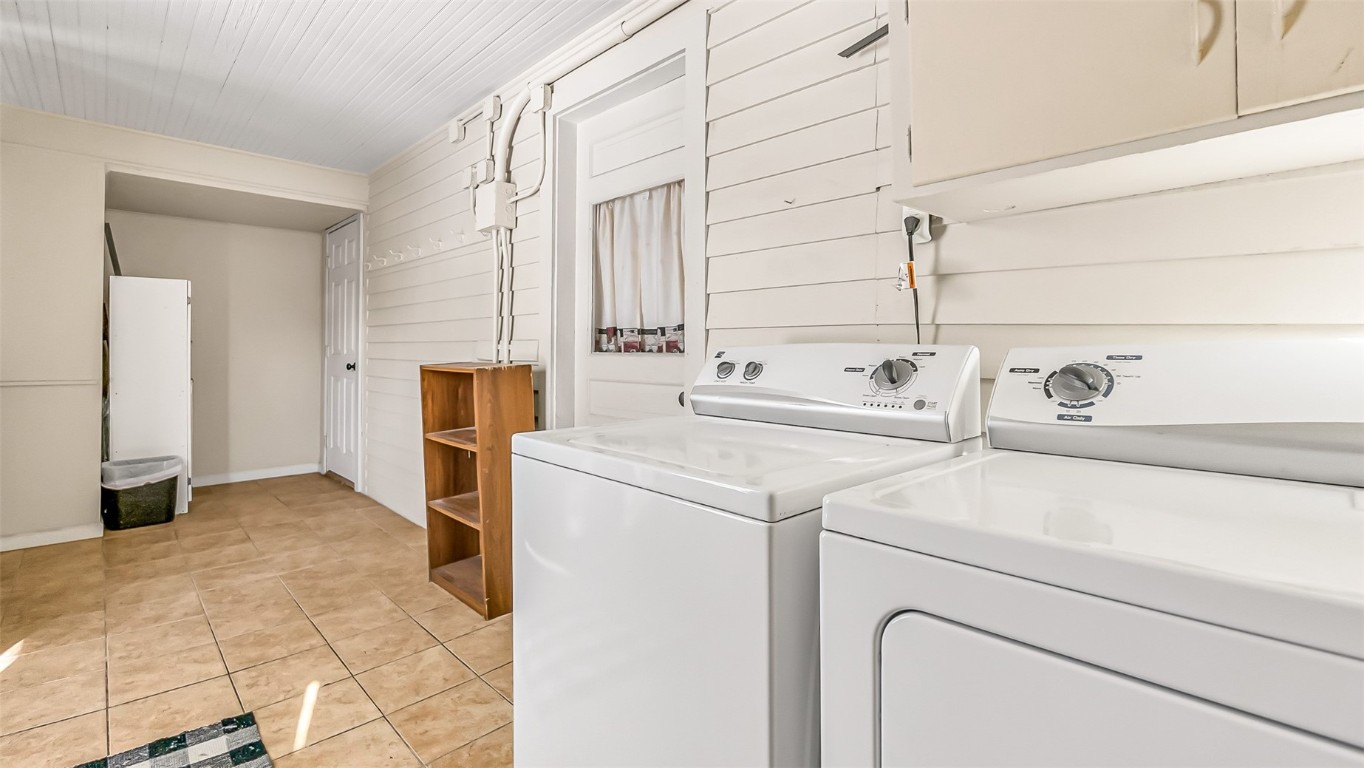 694 Russell Street Craig, CO 81625 - Photo 23 of 40 a utility room with dryer and washer
