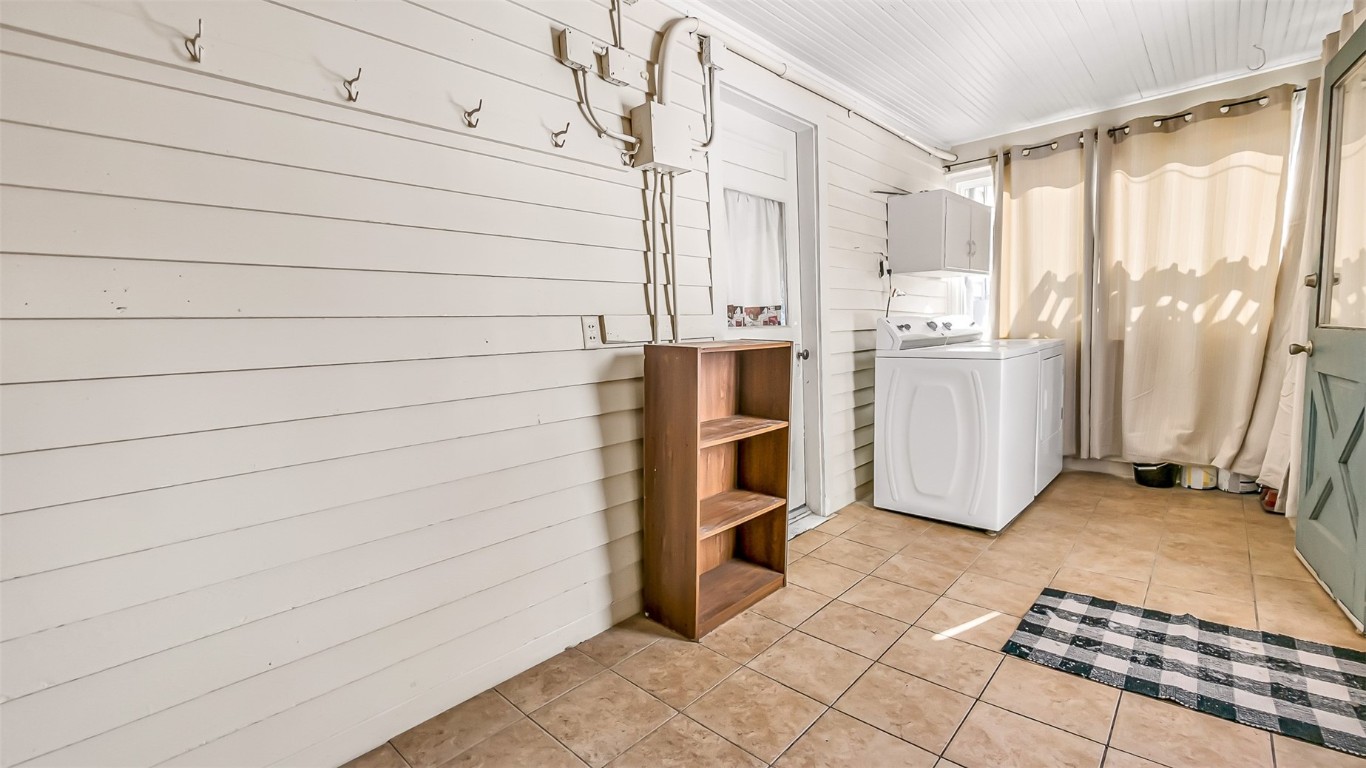 694 Russell Street Craig, CO 81625 - Photo 25 of 40 a bathroom with a bathtub and a shower