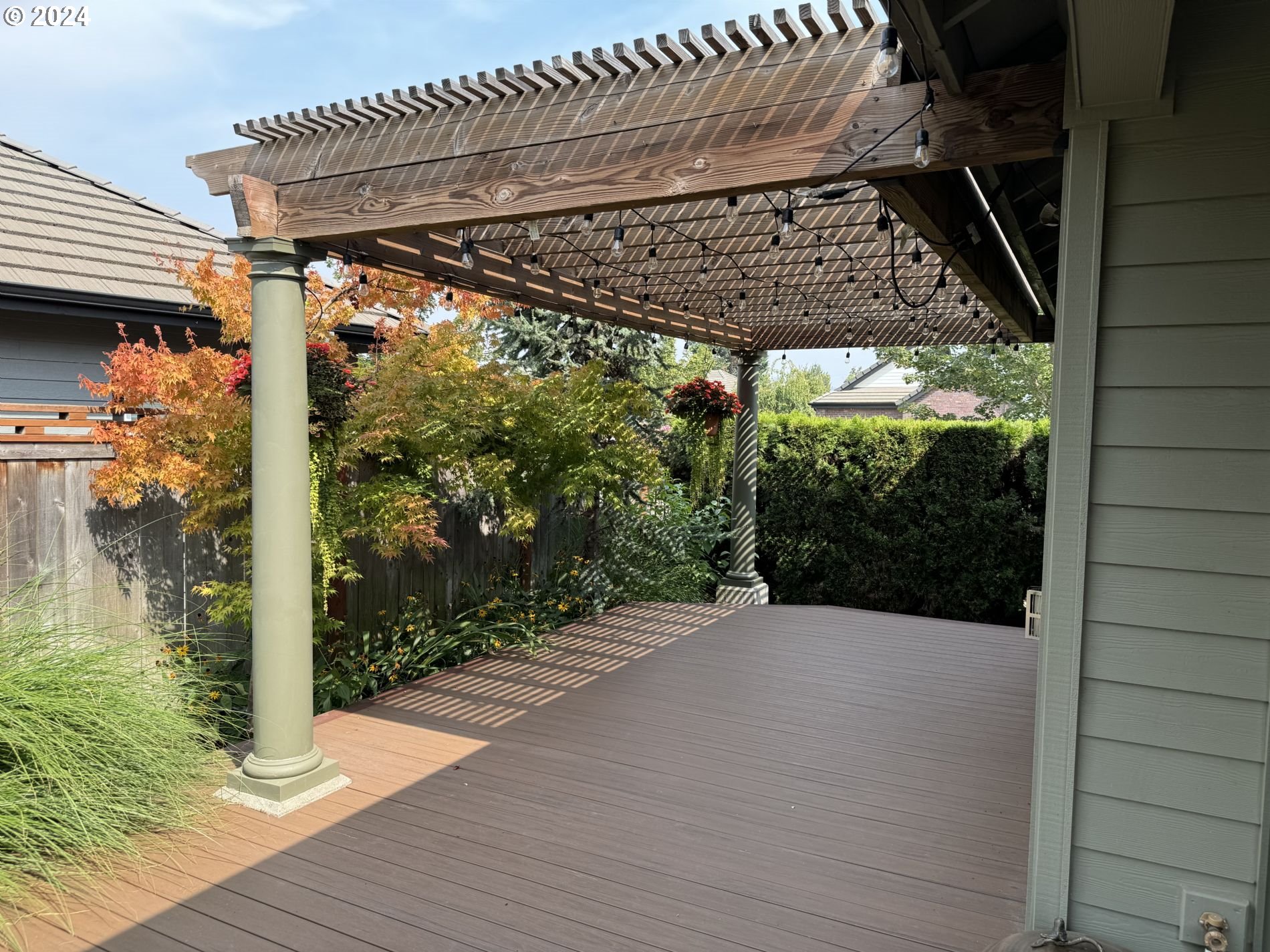 990 Old Orchard Lane Springfield, OR 97477 - Photo 5 of 16 a view of a porch