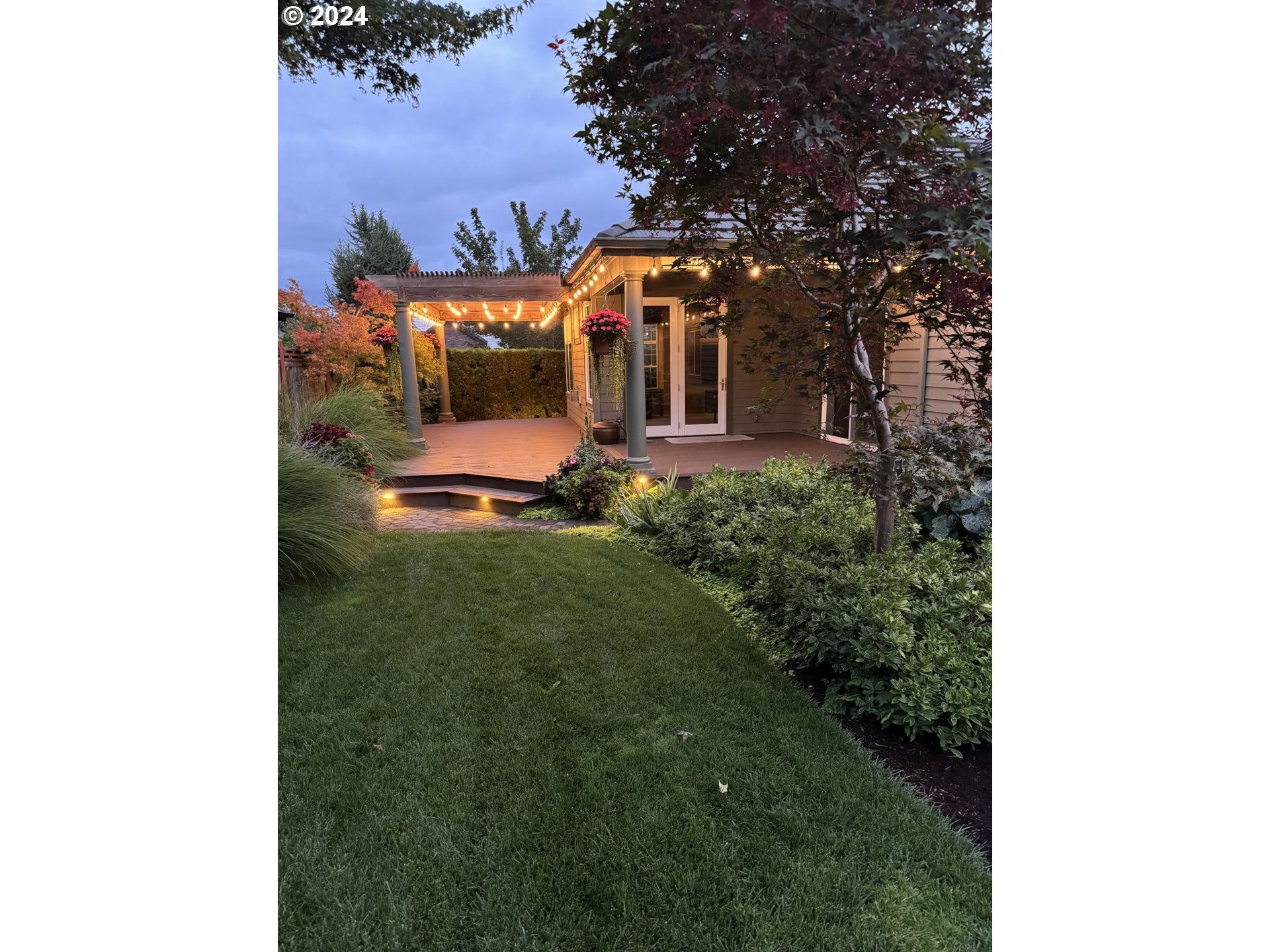 990 Old Orchard Lane Springfield, OR 97477 - Photo 8 of 16 a front view of a house