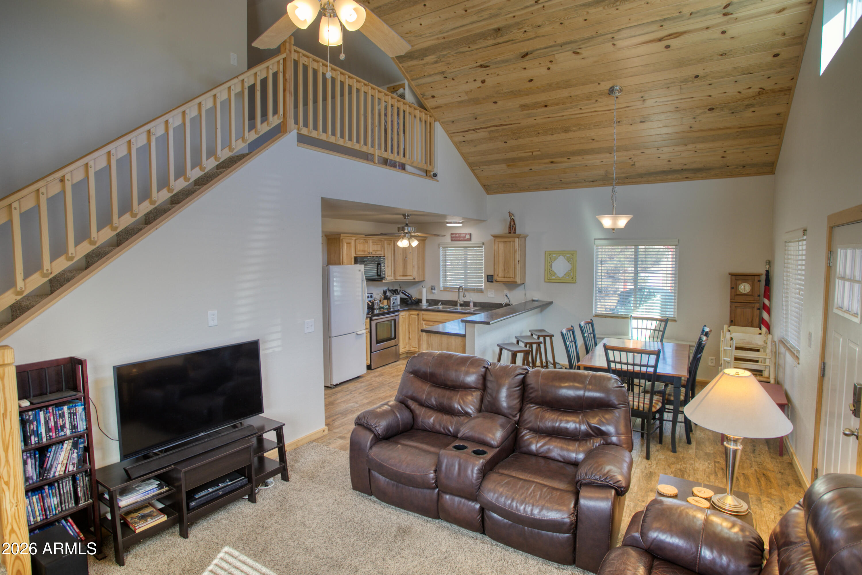 2751 Pineview Court Overgaard, AZ 85933 - Photo 13 of 22 PaxmanPh_IMG_9064